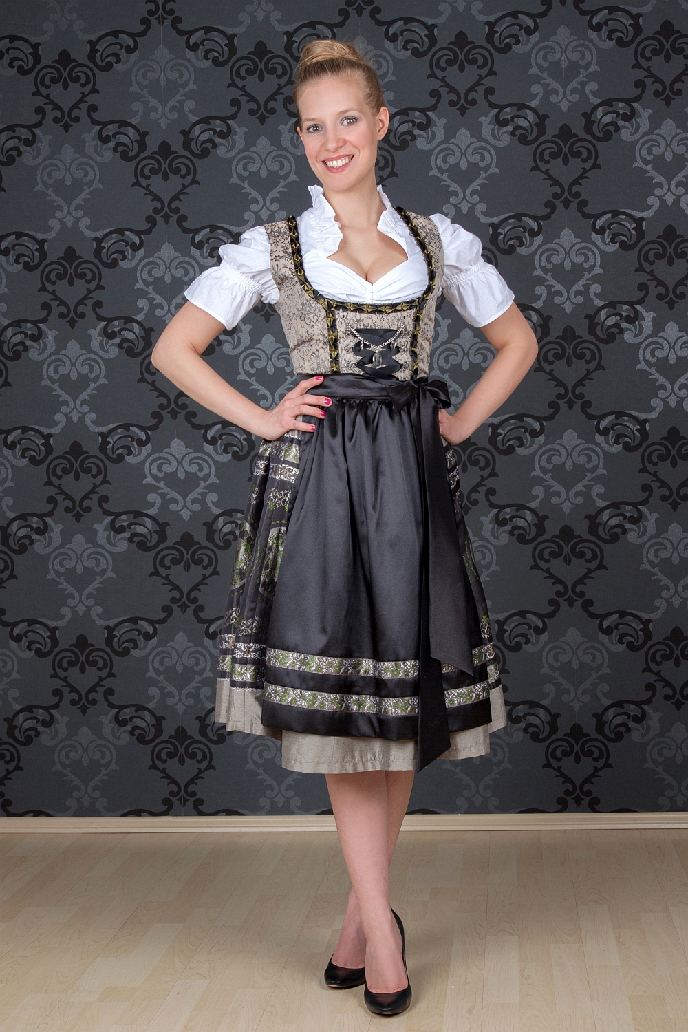 Midi Dirndl Made in Germany Einzelstück Nr. 8 Größe 34