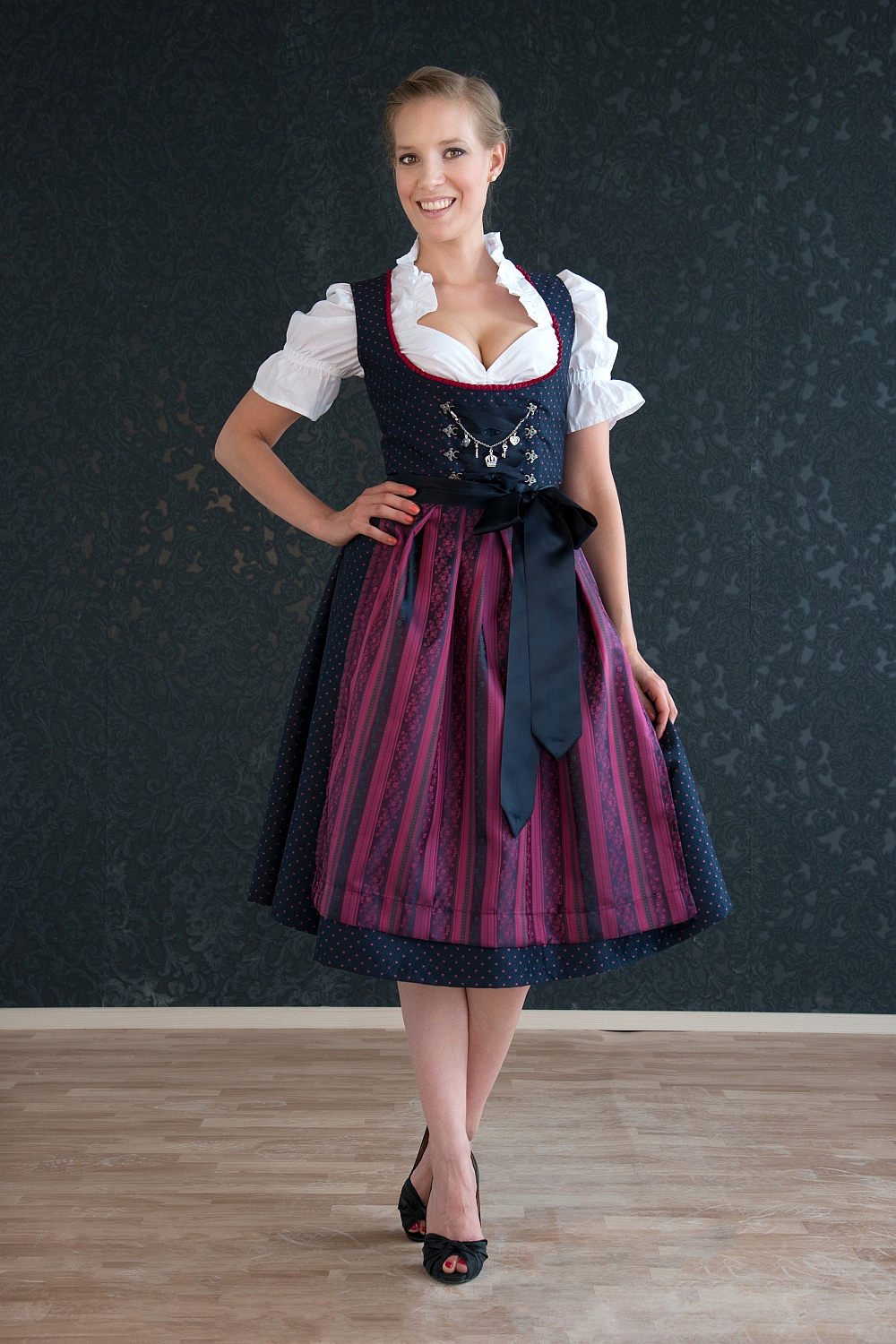 Made in Germany Dirndl tiefblau pink