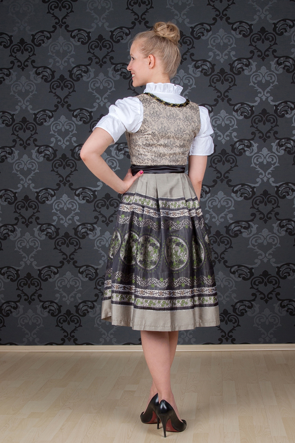 Midi Dirndl Made in Germany Einzelstück Nr. 8 Größe 34